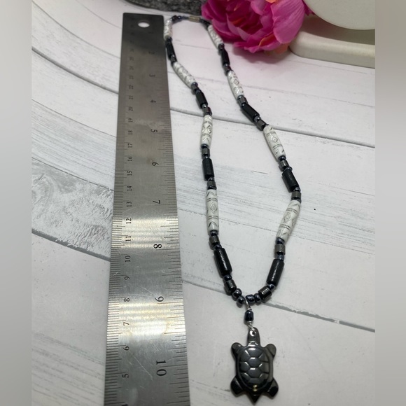 Hematite bead artisan southwestern native style turtle pendant necklace 
18”
Exc - Picture 3 of 4